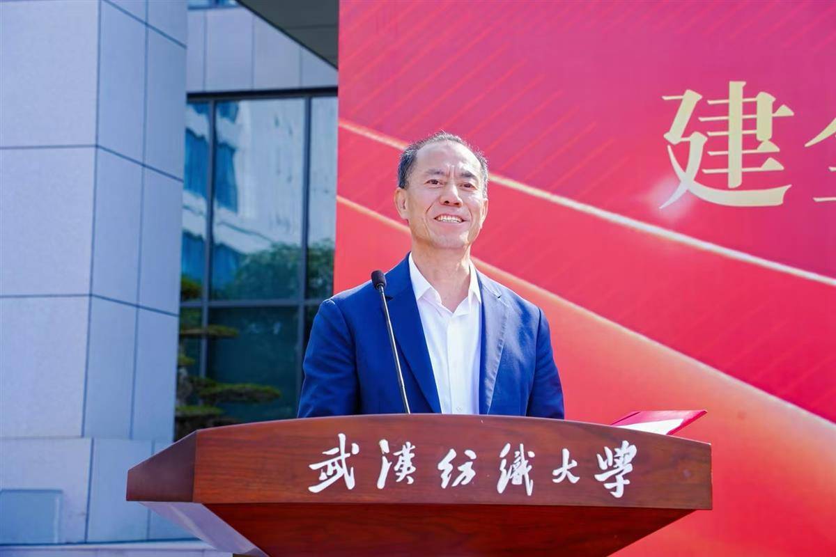 武汉纺织大学1978级校友、稳健医疗董事长李建全。